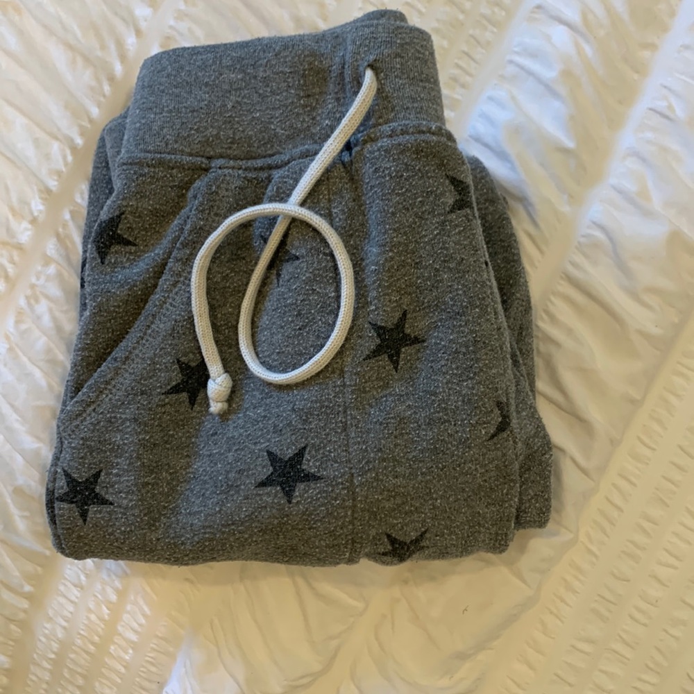 Brand: ALTERNATIVE Size: small. Color: gray with black stars